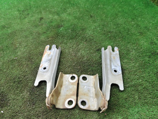 петля капота Mazda 323 5 поколение 1998, 1.5 л., бензин, МКПП, хетчбэк 3 дв.