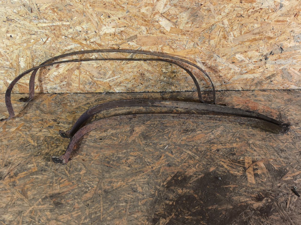 крепление бака топливного Volkswagen Golf 2 поколение 1989, 1.3 л., бензин, МКПП, хетчбэк 3 дв. - фото №1