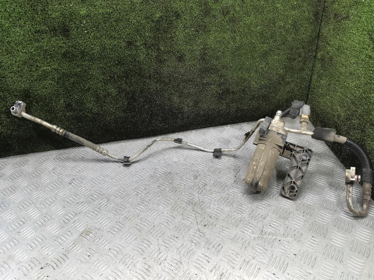 трубка кондиционера Dodge Caravan 4 поколение 2001, 2.4 л., бензин, АКПП, минивэн - фото №1