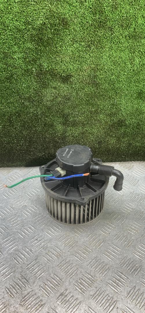 моторчик печки Hyundai Accent 2 поколение (LC) 2000, 1.3 л., бензин, МКПП, хетчбэк 3 дв., 9711624951 - фото №1