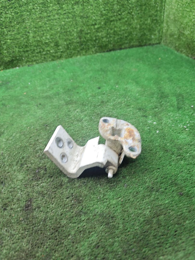 петля двери Mercedes-Benz Vito W638 2002, 2.2 л., CDi, дизель, МКПП, микроавтобус - фото №1