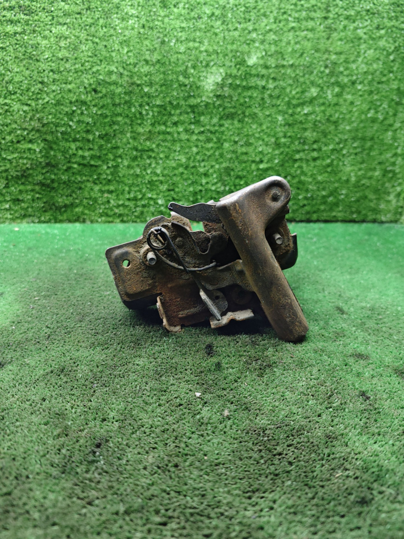 замок капота Opel Sintra 1 поколение 1997, 2.2 л., X 22 XE, бензин, МКПП, минивэн - фото №1