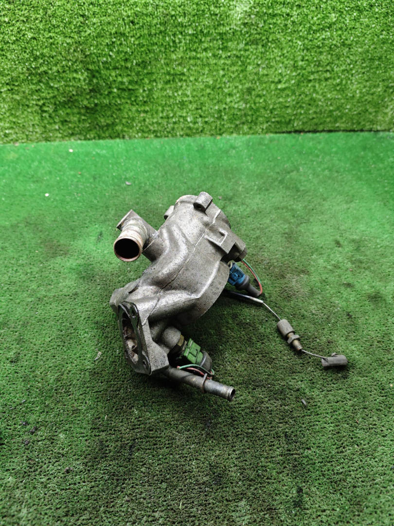 корпус термостата Citroen Xantia 1 поколение 1998, 1.9 л., D, дизель, МКПП, хетчбэк 5 дв. - фото №1