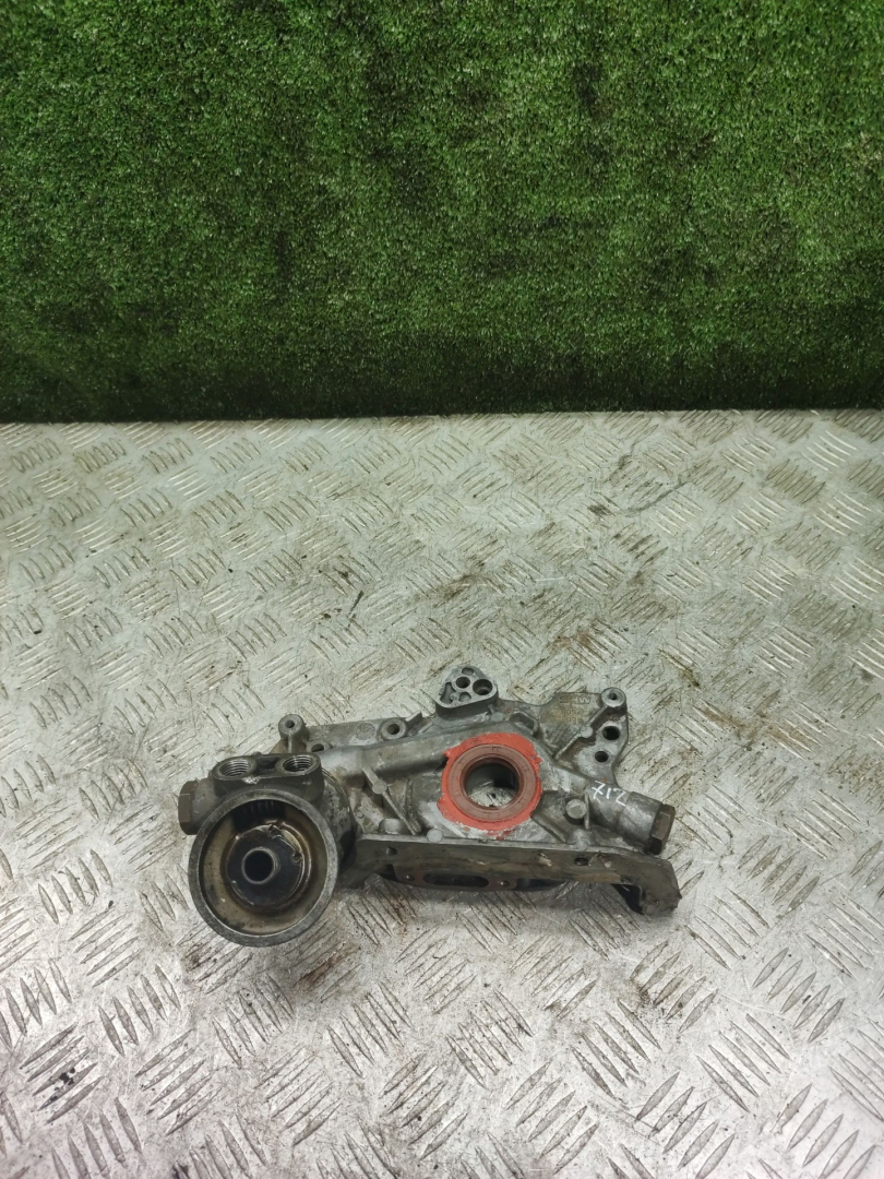 насос масляный Opel Sintra 1 поколение 1997, 2.2 л., X 22 XE, бензин, МКПП, минивэн, 90570928, 871473054 - фото №1