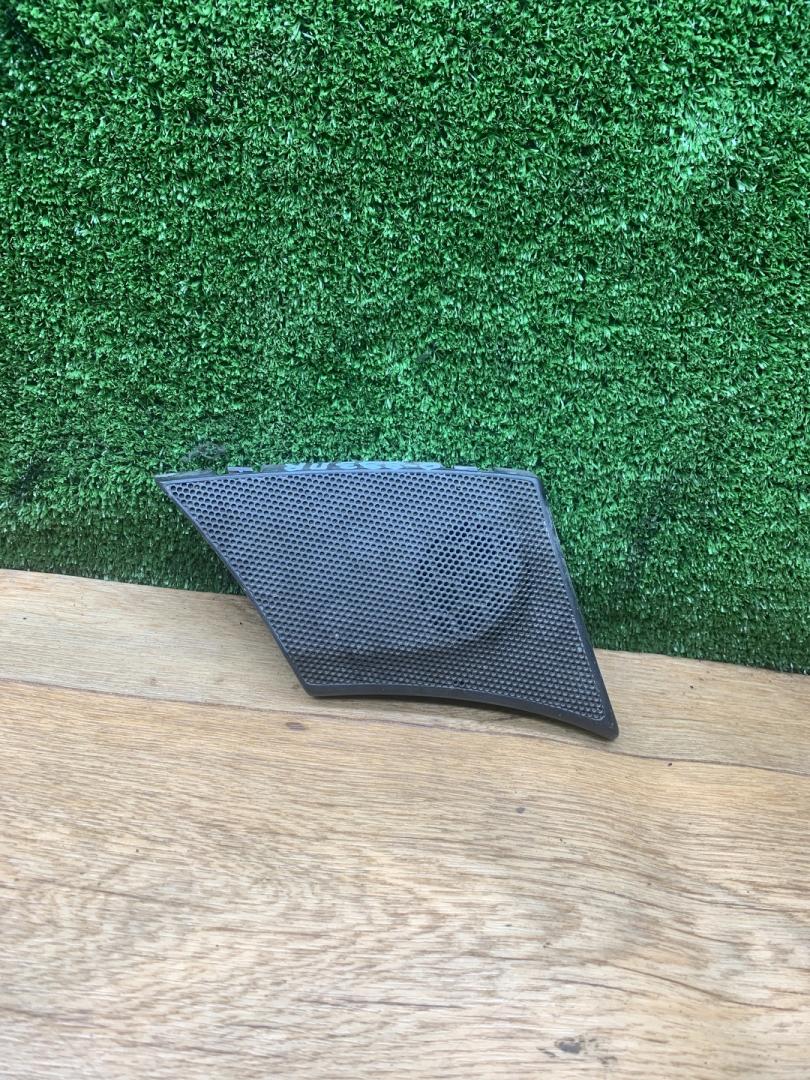 Накладка (сетка) динамика Renault Laguna 1 поколение 1997, 1.8 л., бензин, МКПП, хетчбэк 5 дв., 7700824910 - фото №1