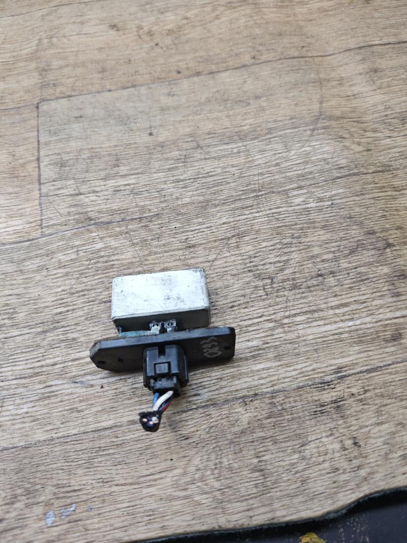 сопротивление печки Toyota Avensis 1 поколение (T220) 1999, 2.0 л., 2C, дизель, МКПП, универсал - фото №1