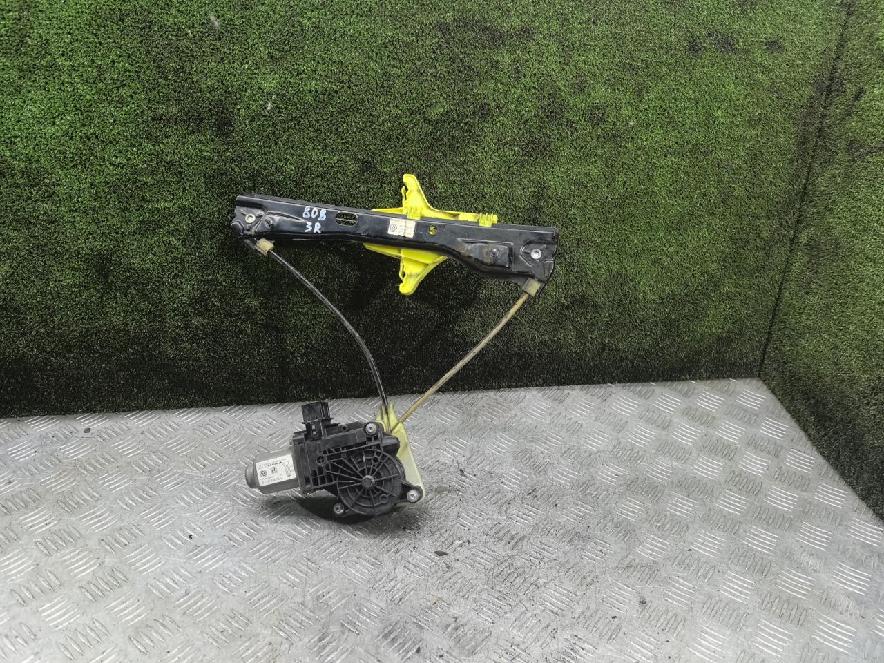 стеклоподъемник электрический задний правый Volkswagen Polo Sedan 1 поколение 2015, 1.6 л., МКПП, седан, 6R0959812E, 6RU83462E - фото №1