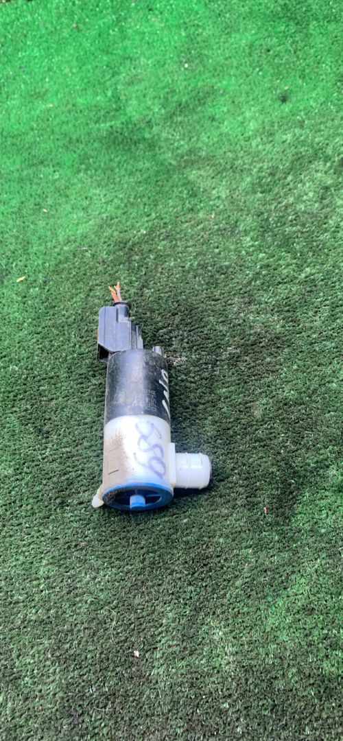 насос (моторчик) омывателя стекла Chrysler Neon 2 поколение 1999, 2.0 л., бензин, АКПП, седан - фото №1