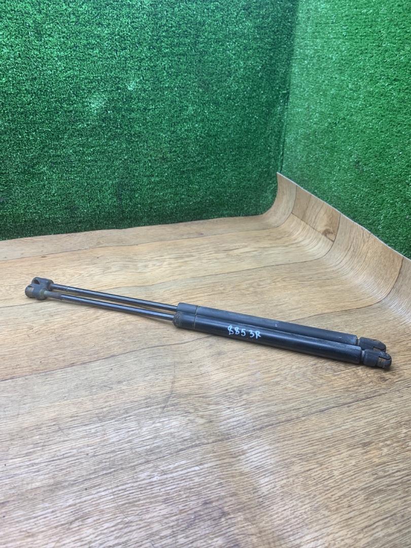 амортизатор крышки багажника (3-5 двери) Ford Ka 1 поколение 1998, 1.0 л., бензин, МКПП, хетчбэк 5 дв. - фото №1