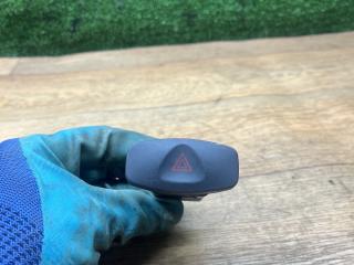 кнопка аварийной сигнализации Renault Duster 1 поколение 2014, 2.0 л., F4R 400, бензин, МКПП, внедорожник 5 дв., полный привод