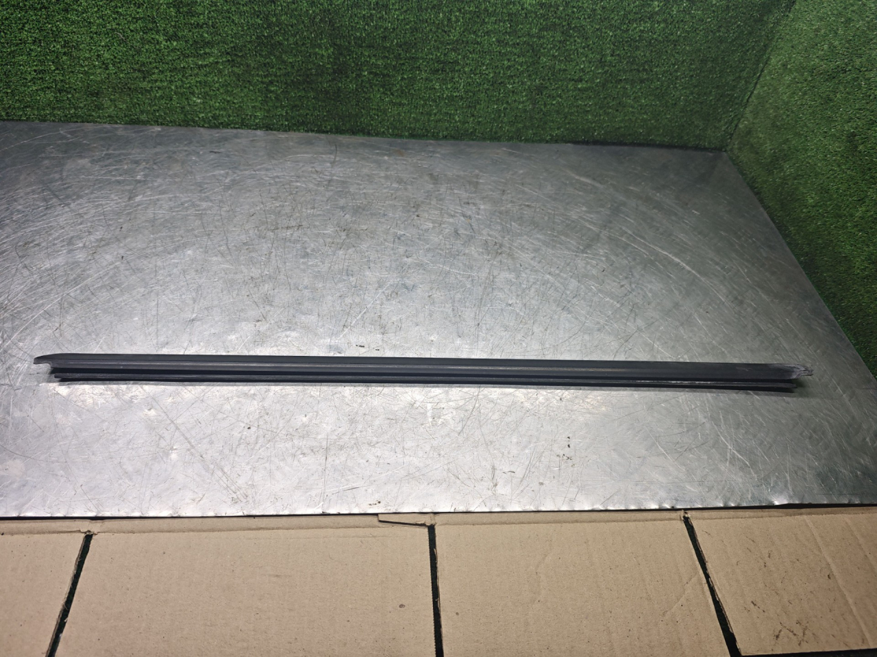 молдинг стекла Renault Logan 1 поколение 2008, 1.6 л., бензин, МКПП, универсал - фото №1