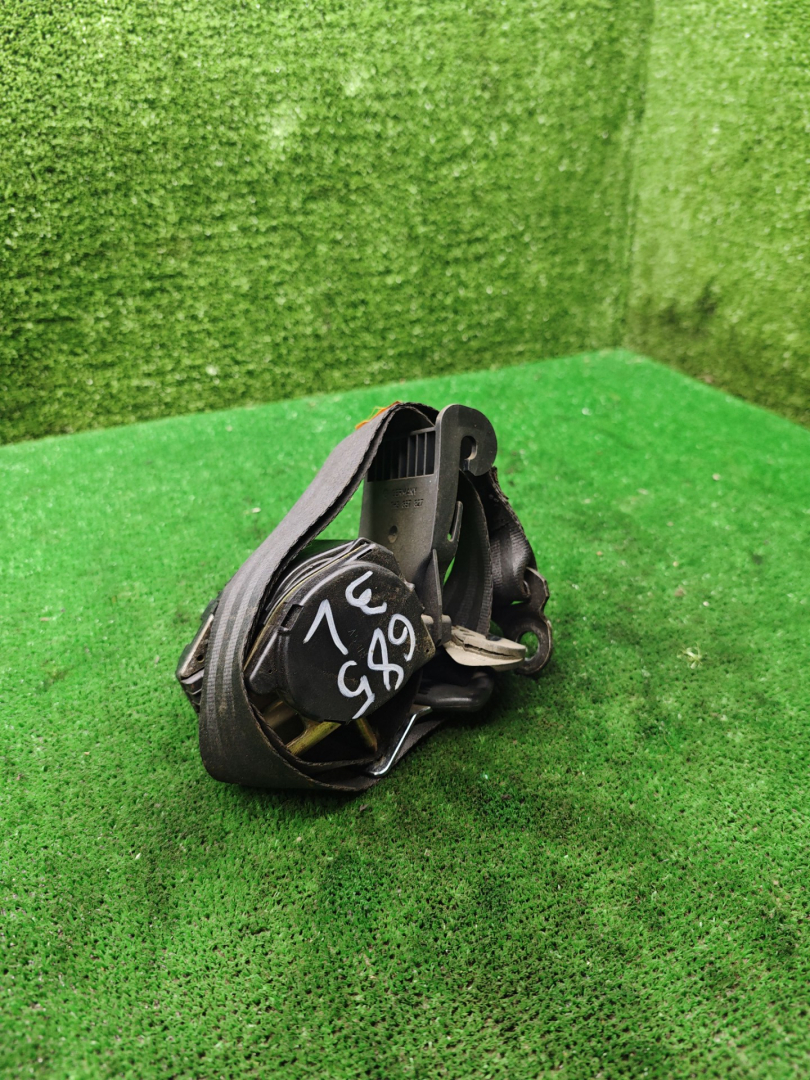 ремень безопасности Volkswagen Golf 3 поколение 1995, 1.3 л., бензин, МКПП, хетчбэк 3 дв. - фото №1