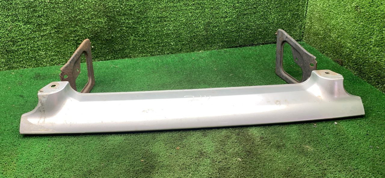 решетка радиатора Lada 2114 1 поколение 2005, 1.5 л., бензин, МКПП, хетчбэк 5 дв. - фото №1