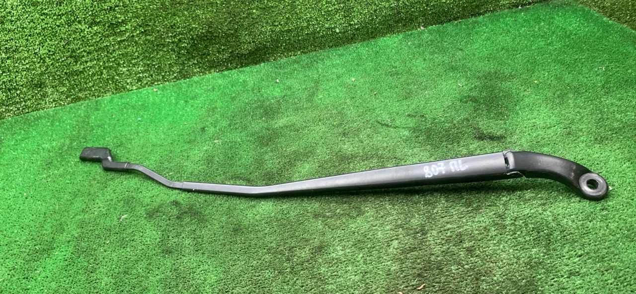 щеткодержатель (поводок стеклоочистителя, дворник) Lada Vesta 1 поколение 2023, 1.6 л., бензин, МКПП, седан, 8450030855 - фото №1