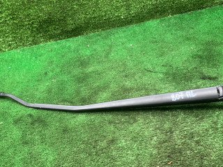 щеткодержатель (поводок стеклоочистителя, дворник) Lada Vesta 1 поколение 2023, 1.6 л., бензин, МКПП, седан, 8450030855