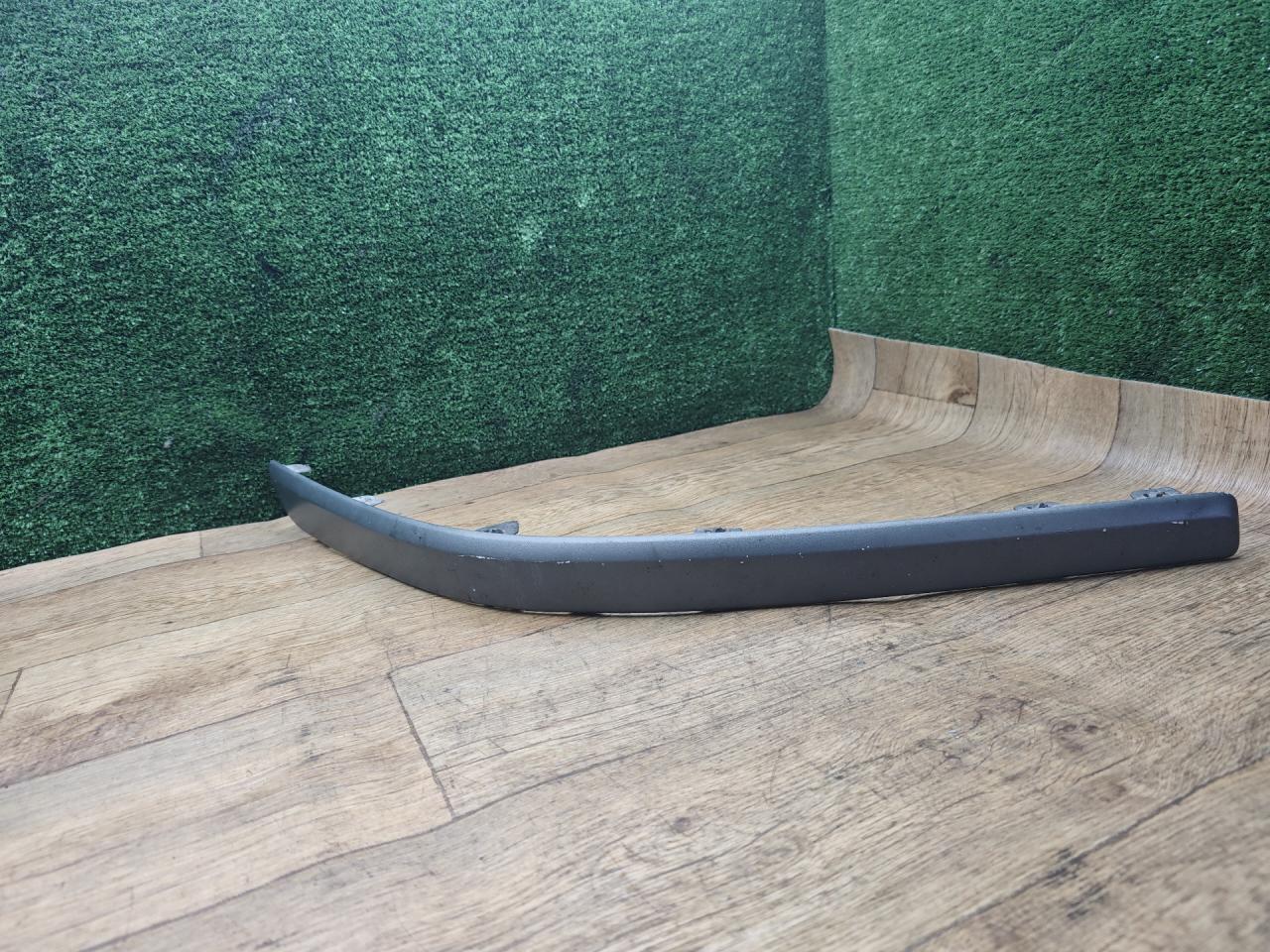 молдинг переднего бампера Renault Laguna 2 поколение 2002, 1.9 л., дизель, МКПП, хетчбэк 5 дв. - фото №1