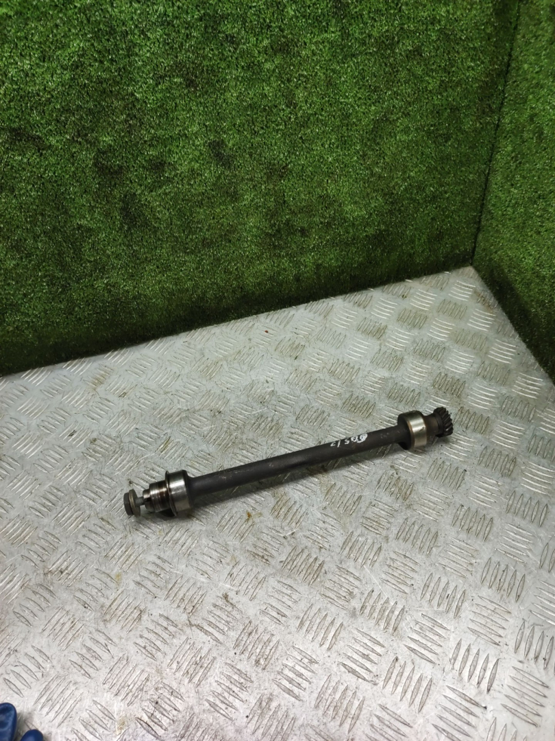 вал балансирный Volkswagen Passat B4 1995, 2.0 л., бензин, МКПП, 053115019A - фото №1