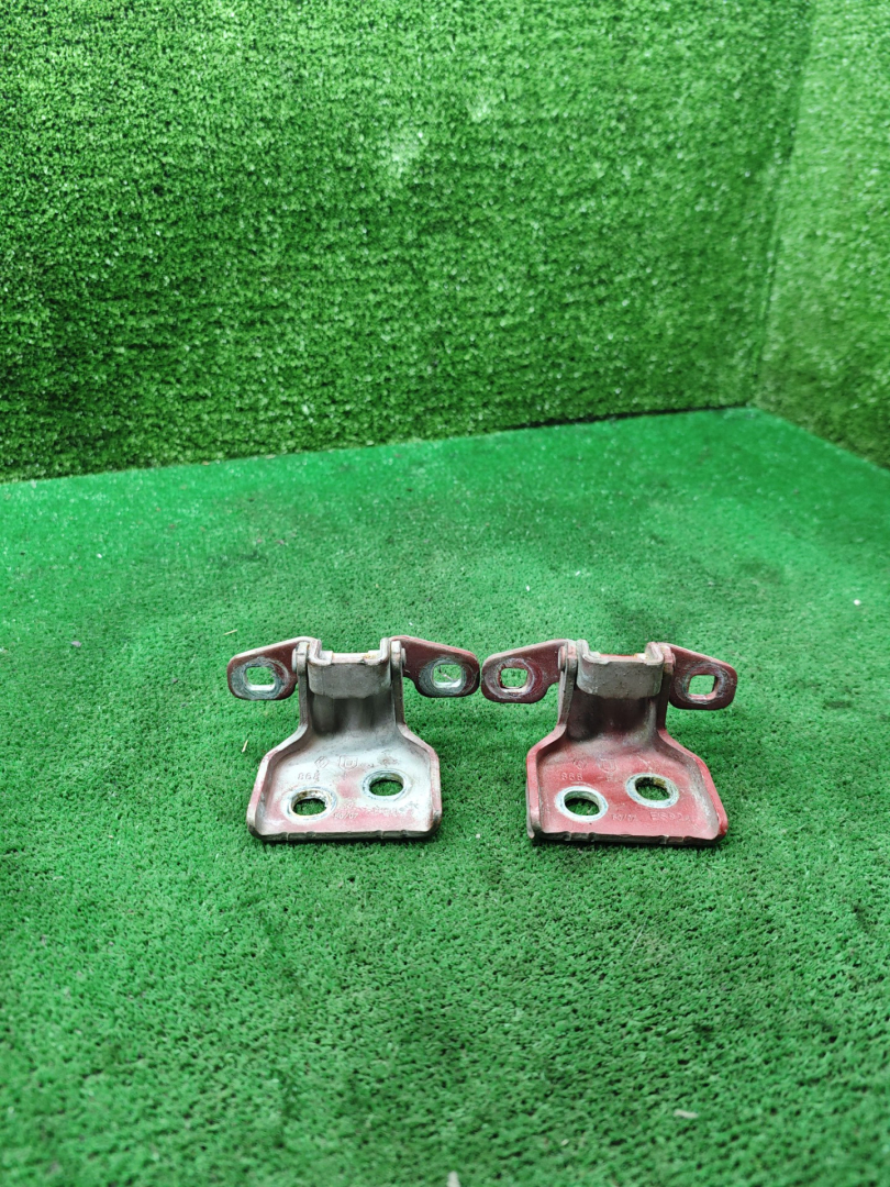 петля двери Renault Logan 1 поколение 2008, 1.6 л., бензин, МКПП, универсал - фото №1