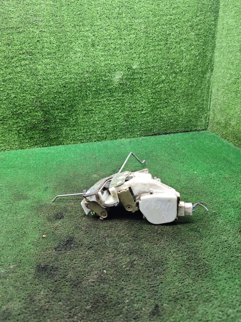 замок двери передней правой Mitsubishi Galant 7 поколение 1995, 1.8 л., бензин, МКПП, седан - фото №1