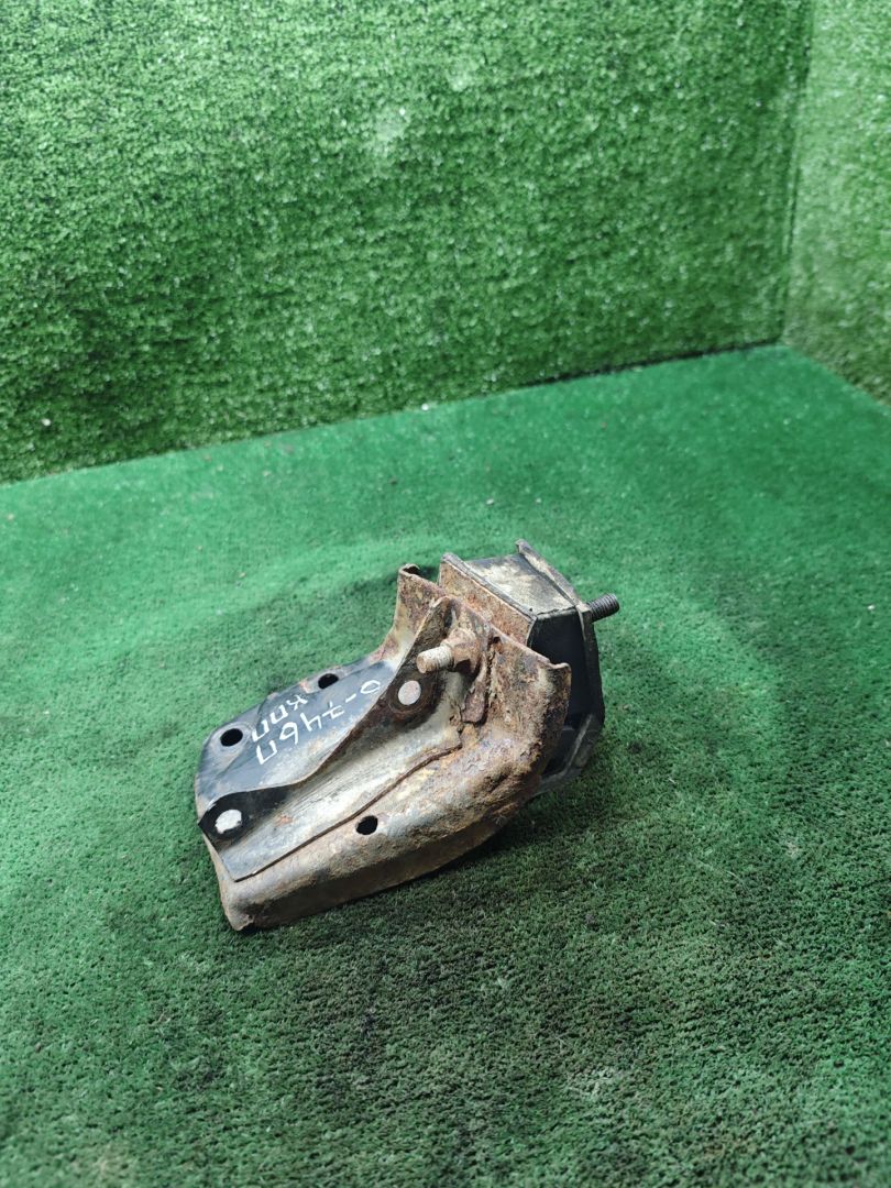 подушка крепления двигателя Renault Scenic 1 поколение 1998, 1.6 л., бензин, МКПП, минивэн - фото №1