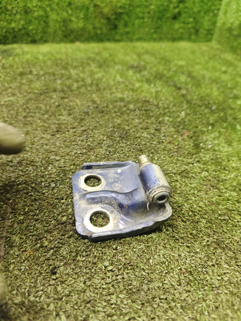 петля двери Fiat Marea 1 поколение 2000, 1.9 л., JTD, дизель, МКПП, универсал - фото №1