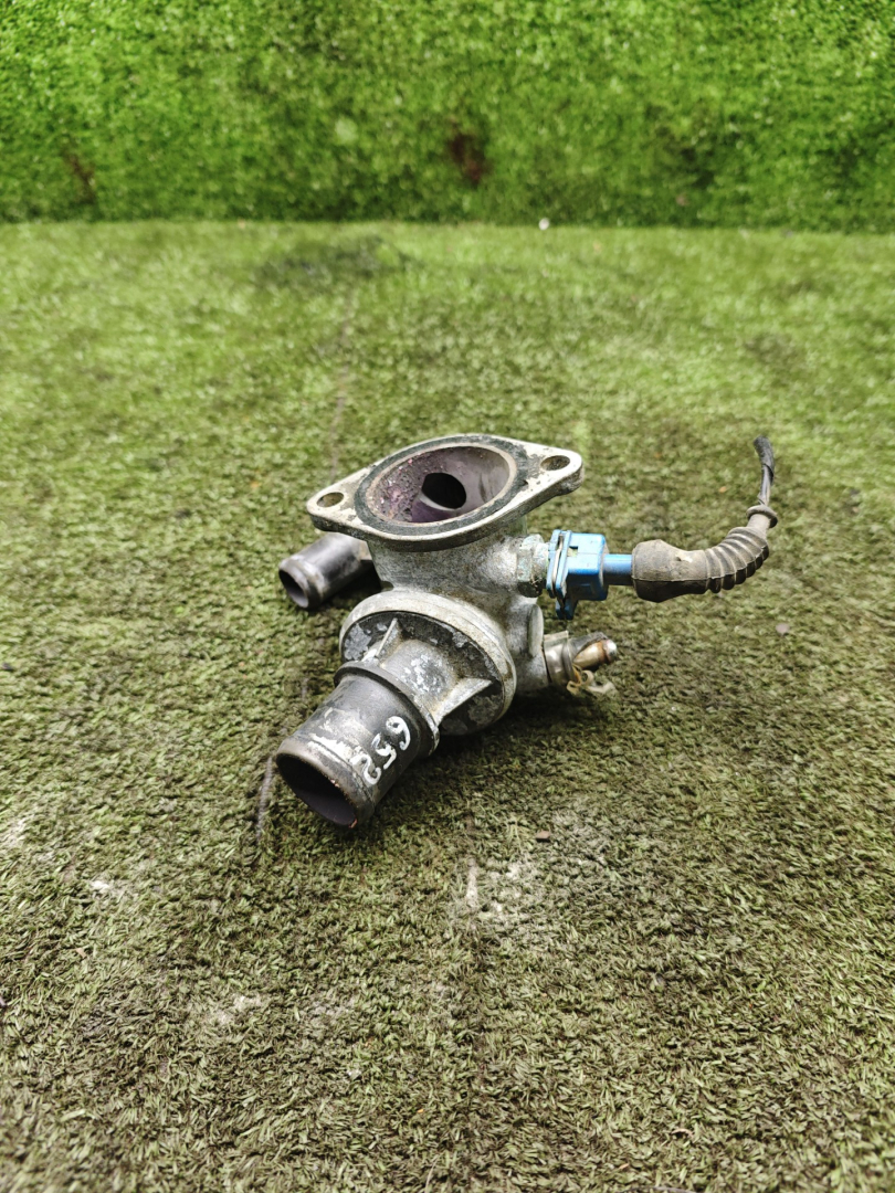 корпус термостата Fiat Marea 1 поколение 2000, 1.8 л., бензин, МКПП, универсал - фото №1