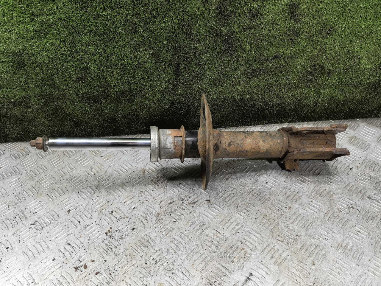 амортизатор передний левый Chrysler Neon 2 поколение 1999, 2.0 л., бензин, АКПП, седан - фото №1