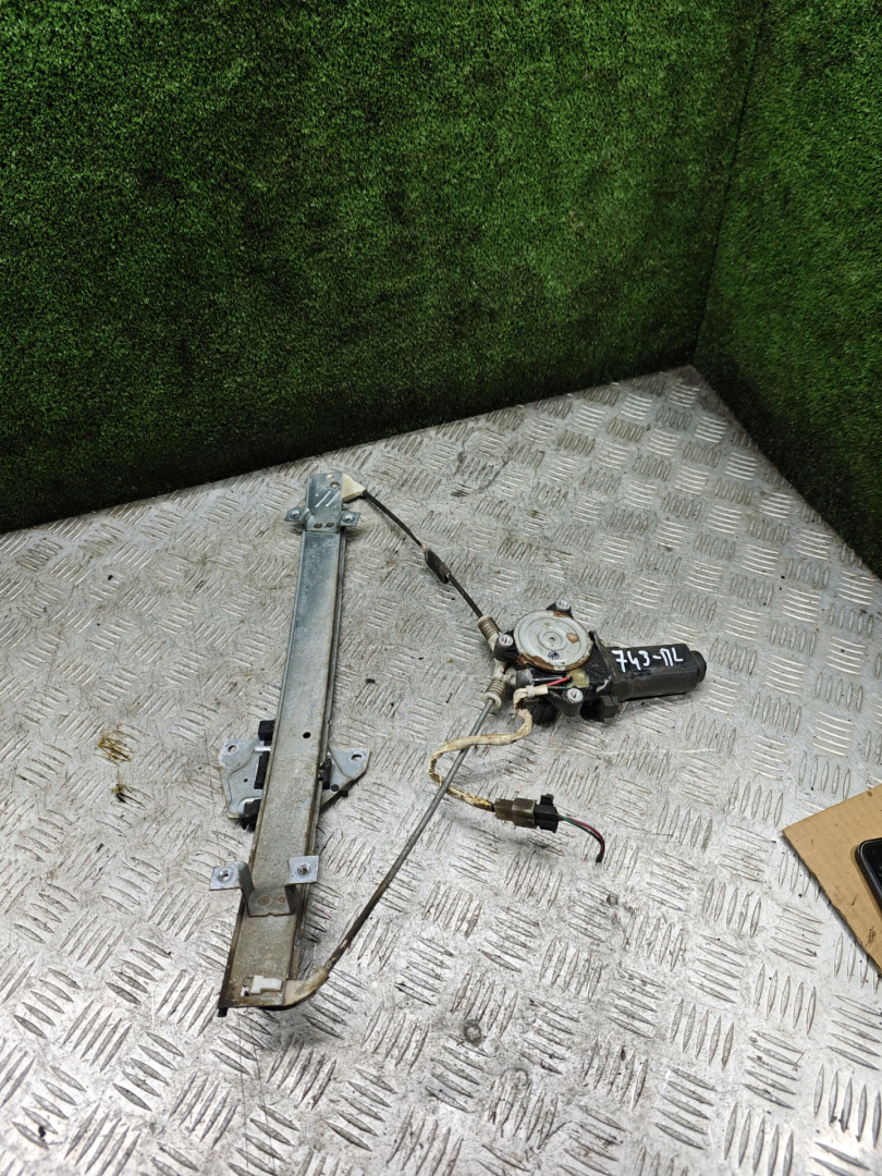 стеклоподъемник электрический передний левый Mitsubishi Galant 7 поколение 1995, 1.8 л., бензин, МКПП, седан - фото №1