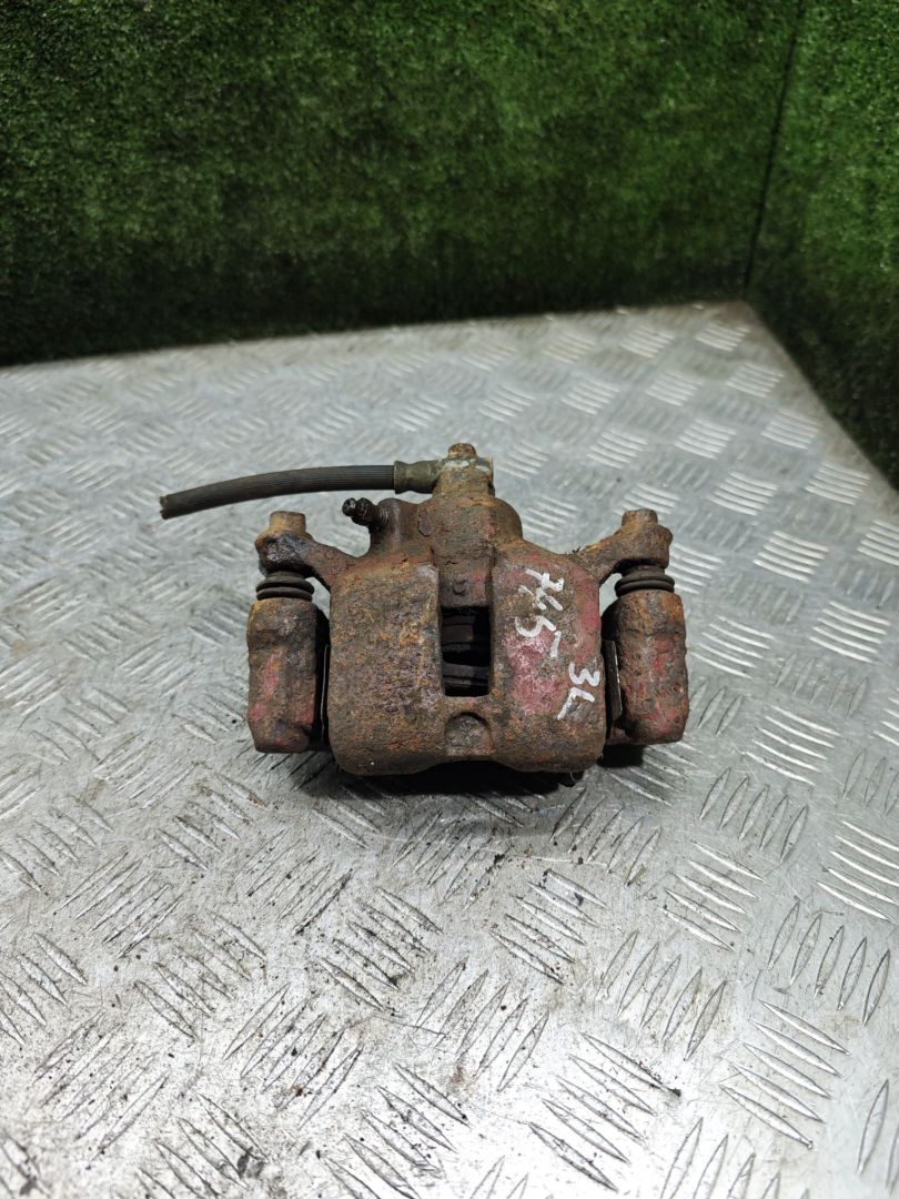 суппорт задний левый Opel Sintra 1 поколение 1998, 2.2 л., Y 22 DTH, дизель, МКПП, минивэн - фото №1