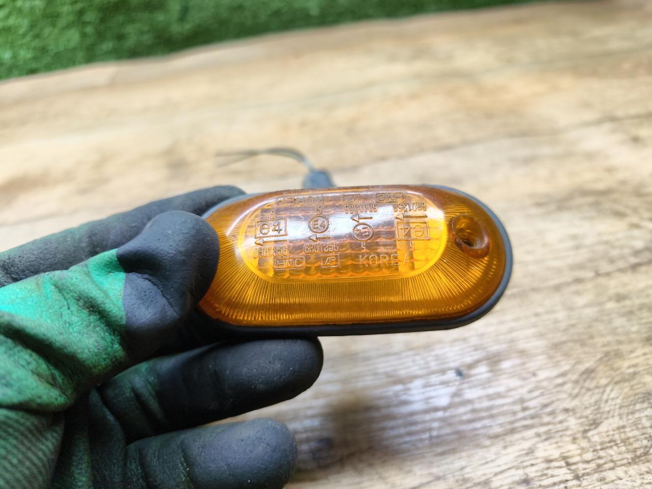 повторитель поворота на крыле правый Hyundai Galloper 2 поколение 1998, 2.5 л., D4BF, дизель, МКПП, внедорожник 5 дв. - фото №1