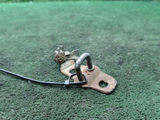 замок багажника Mazda 323 5 поколение 1998, 1.5 л., бензин, МКПП, хетчбэк 3 дв.