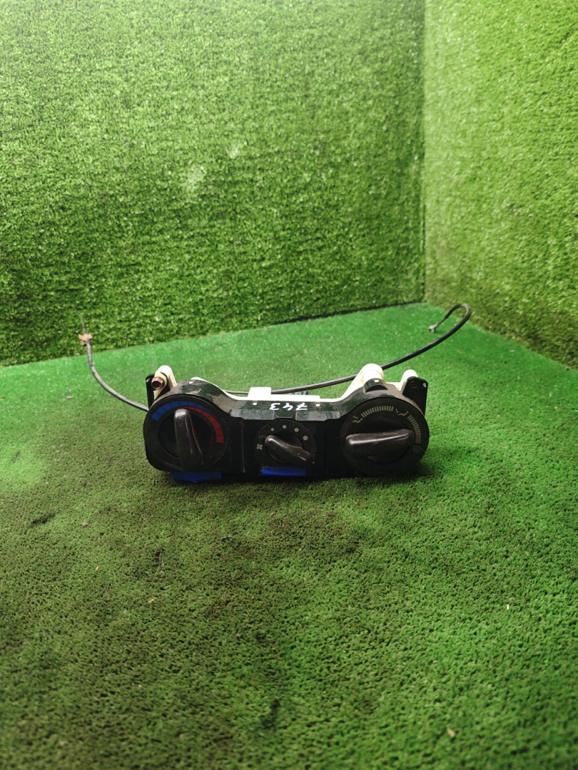 блок управления печки / климат-контроля Mitsubishi Galant 7 поколение 1995, 1.8 л., бензин, МКПП, седан - фото №1