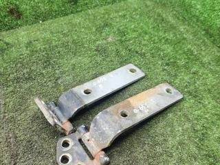 петля крышки багажника Hyundai Galloper 2 поколение 2000, 2.5 л., дизель, МКПП, внедорожник 3 дв.