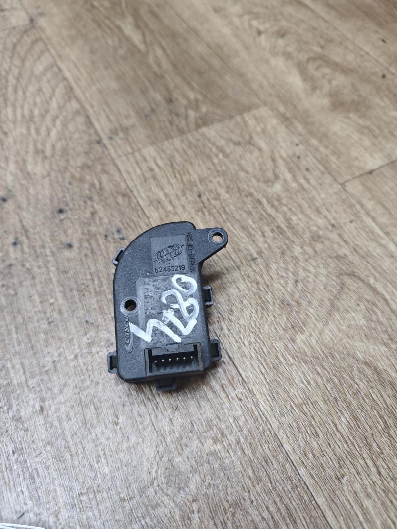моторчик заслонки печки Renault Laguna 2 поколение 2002, 1.9 л., дизель, МКПП, хетчбэк 5 дв., 52485219 - фото №1