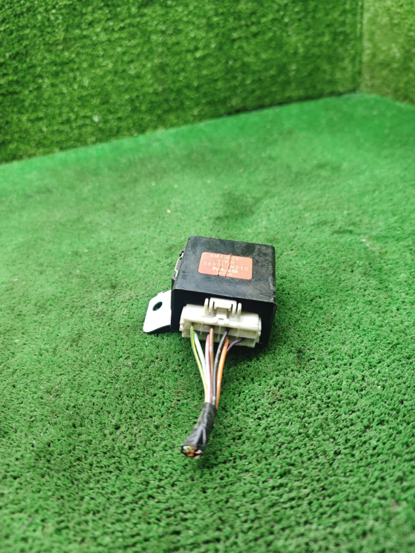 блок управления (другие) Nissan Almera N15 1998, 1.4 л., бензин, МКПП, хетчбэк 5 дв., 285201M210 - фото №1