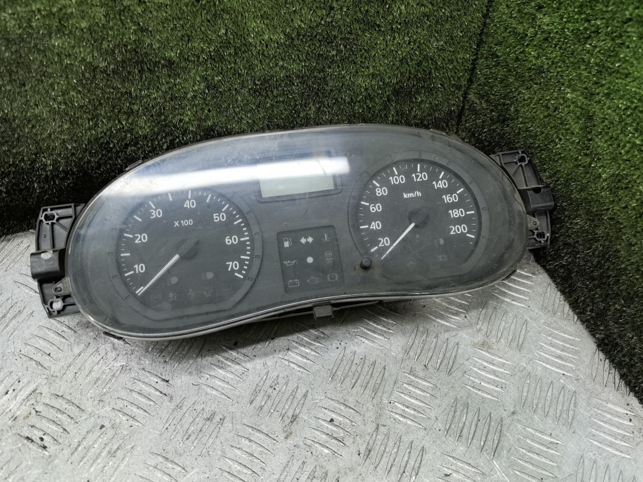 щиток приборов (приборная панель) Renault Logan 1 поколение 2006, 1.4 л., бензин, МКПП, седан - фото №1