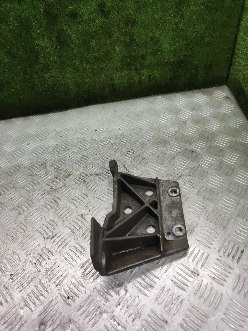 кронштейн двигателя Chrysler Neon 2 поколение 1999, 2.0 л., бензин, АКПП, седан, 04668270, 04668270AB - фото №1