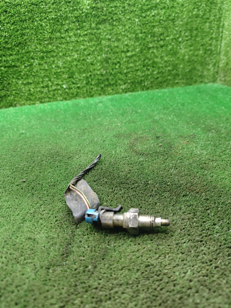 датчик заднего хода (лягушка) Opel Sintra 1 поколение 1997, 2.2 л., X 22 XE, бензин, МКПП, минивэн - фото №1