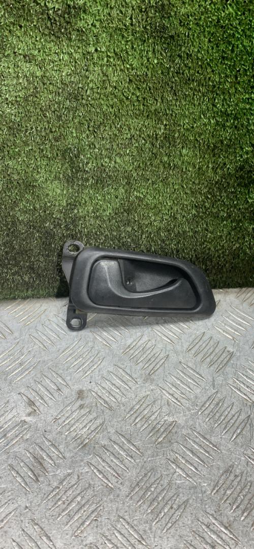 ручка внутренняя задняя левая Hyundai Galloper 2 поколение 1998, 2.5 л., дизель, МКПП, внедорожник 5 дв. - фото №1