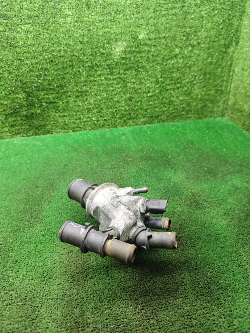 корпус термостата Fiat Marea 1 поколение 2000, 1.9 л., JTD, дизель, МКПП, универсал - фото №1