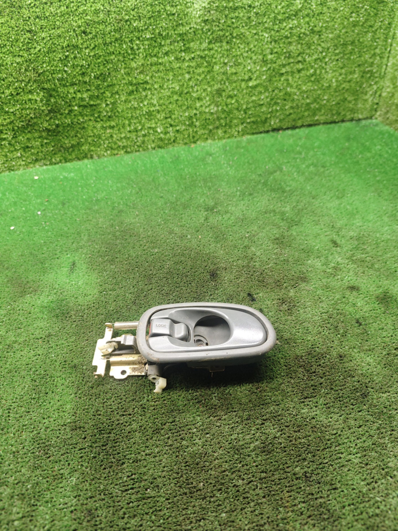 ручка внутренняя задняя левая Kia Shuma 1 поколение 2000, 1.5 л., бензин, МКПП, лифтбэк - фото №1