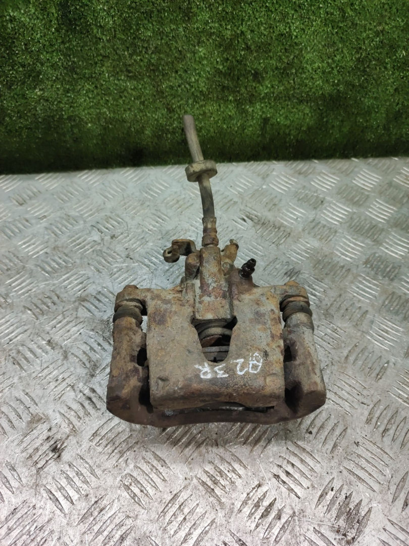 суппорт задний правый Ford Mondeo 3 поколение 2002, 2.0 л., дизель, АКПП, хетчбэк 5 дв. - фото №1