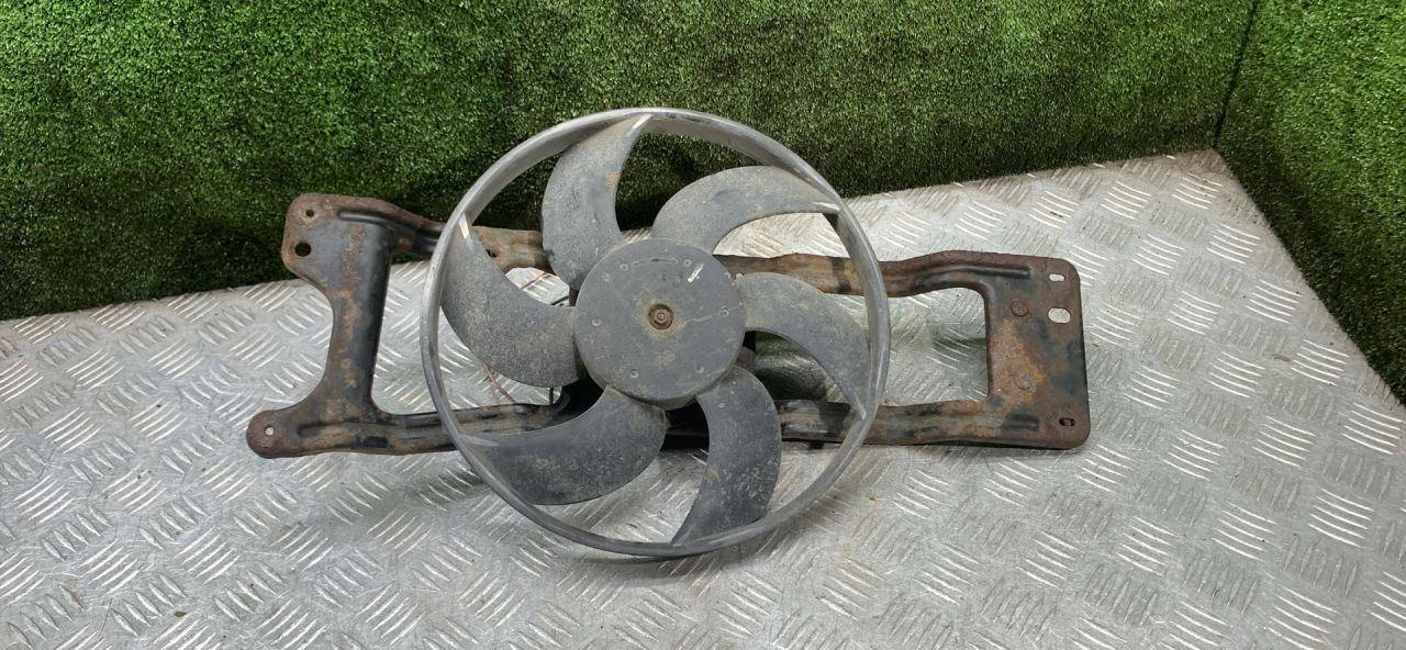 вентилятор радиатора Renault Logan 1 поколение 2006, 1.4 л., бензин, МКПП, седан, 7700838136B - фото №1