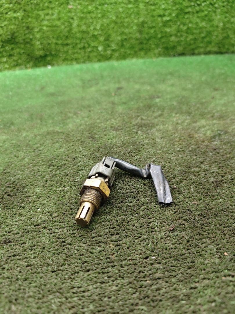 датчик температуры во впускном коллекторе Toyota Picnic 1 поколение XM10 1999, 2.2 л., 3C-TE, дизель, МКПП, минивэн, 8942460010 - фото №1