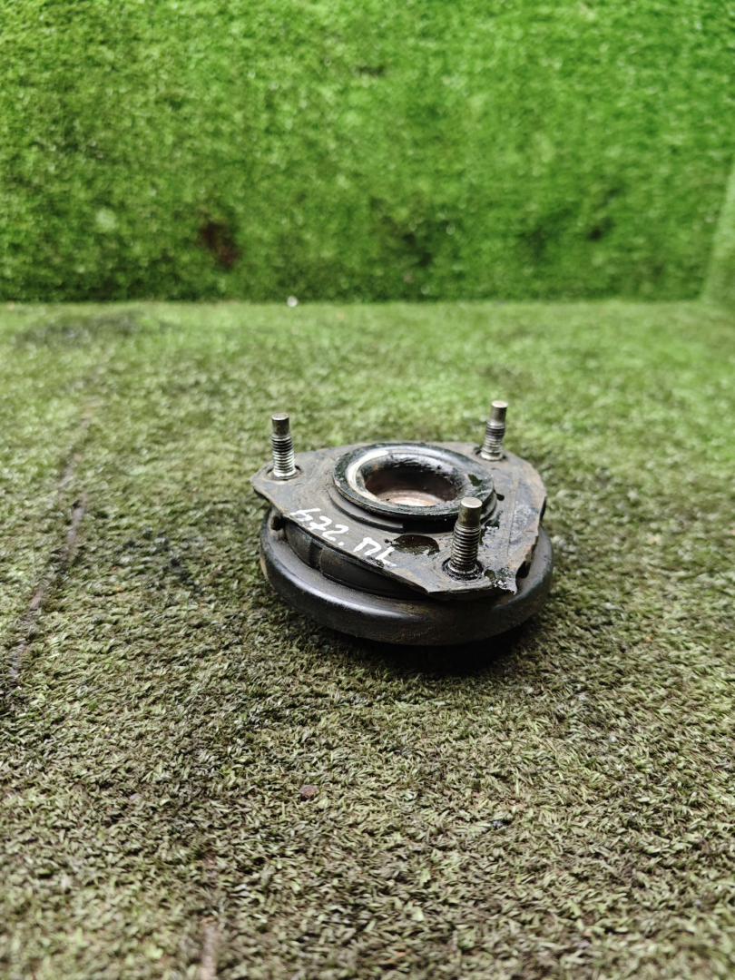 опора амортизатора верхняя (чашка) Ford Mondeo 3 поколение 2002, 2.0 л., дизель, АКПП, хетчбэк 5 дв. - фото №1