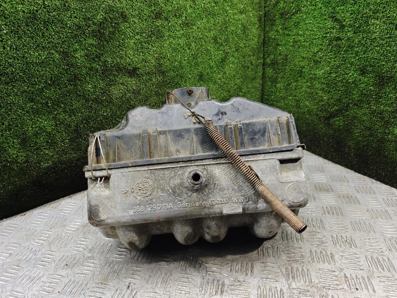 коллектор впускной Volkswagen Passat B2 1987, 1.9 л., дизель, МКПП, хетчбэк 5 дв., 068129713A, 068129613A - фото №1