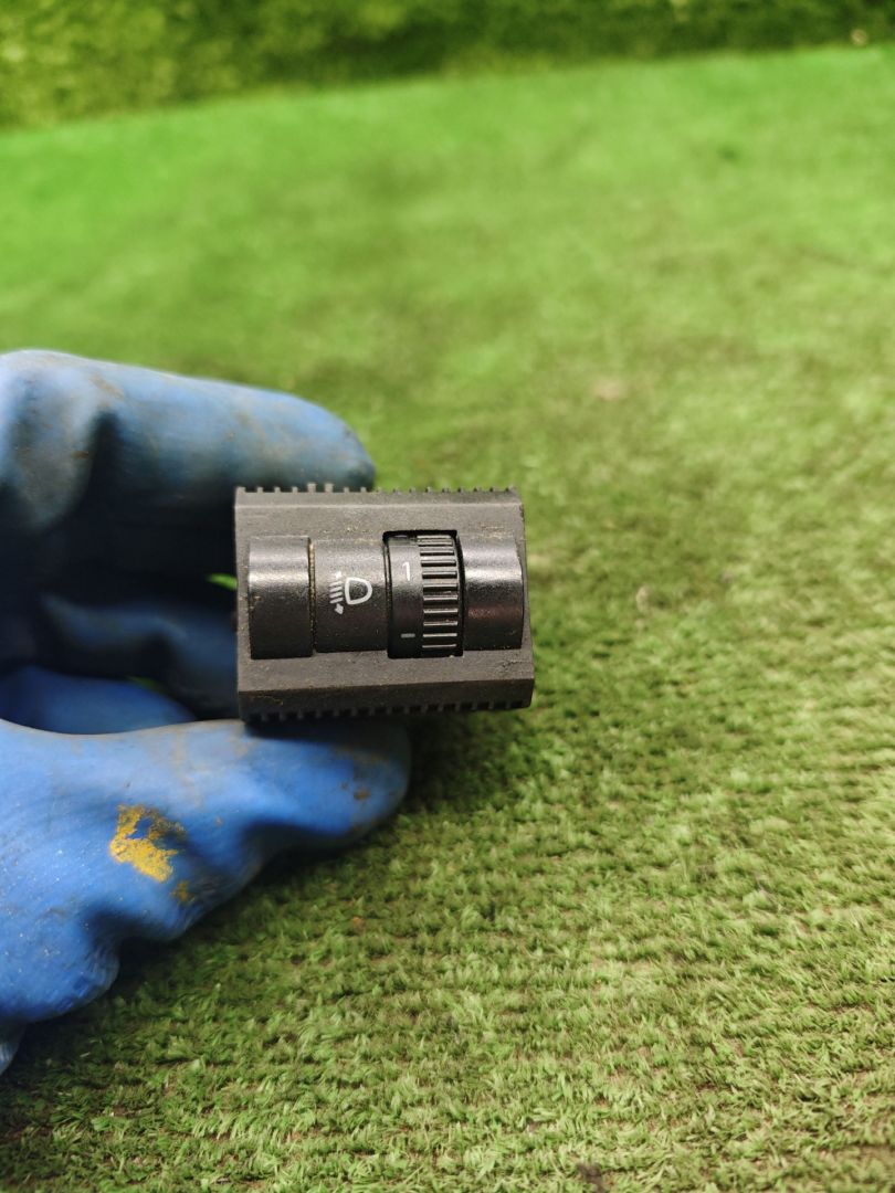 кнопка корректора фар Volkswagen Polo Sedan 1 поколение 2015, 1.6 л., МКПП, седан, 6RU941333 - фото №1