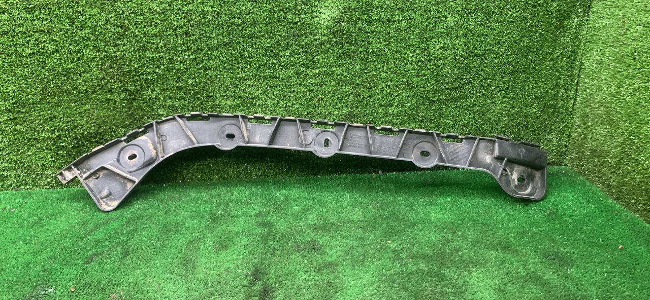 Крепление бампера заднего Skoda Octavia 3 поколение (A7) 2013, 1.8 л., бензин, МКПП, лифтбэк, 5E5807393 - фото №1