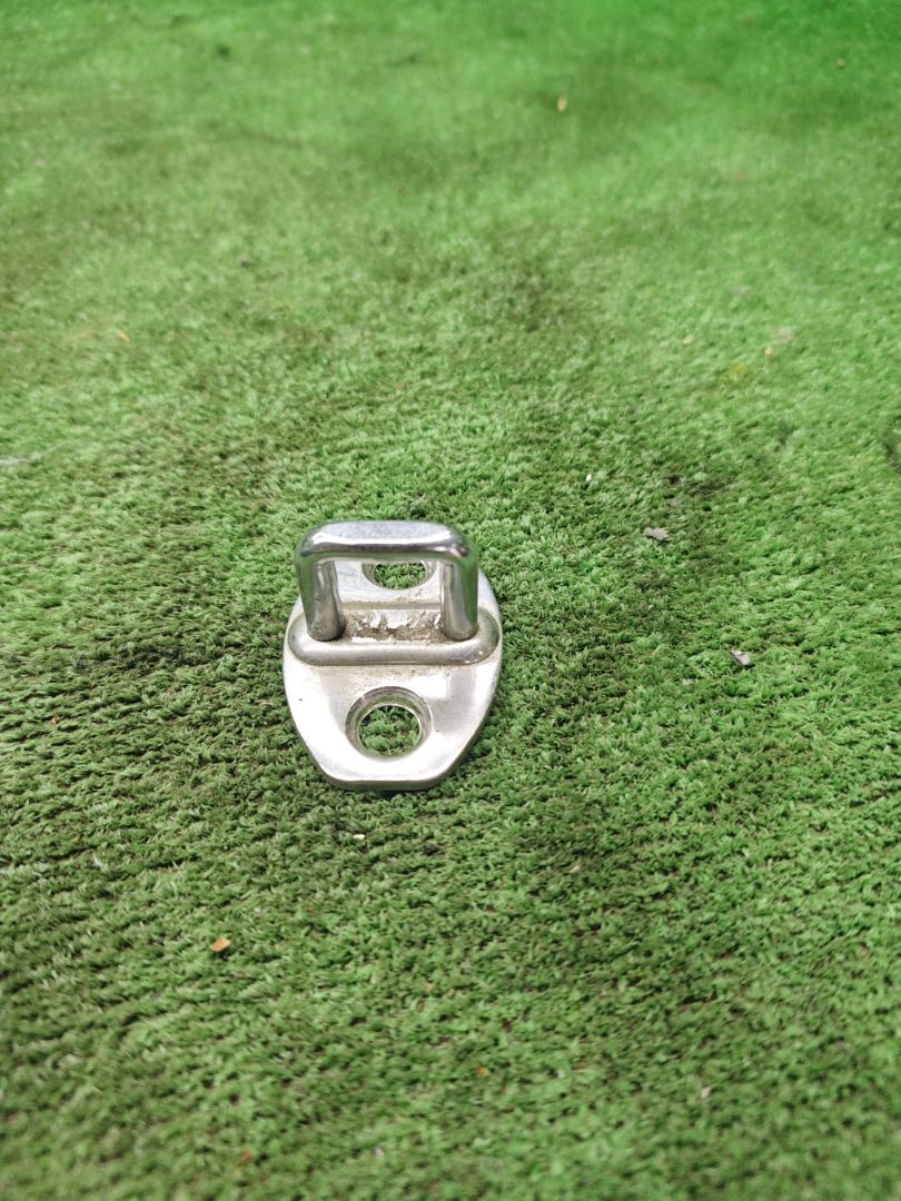 ответная часть (скоба) замка двери задней правой Skoda Octavia 3 поколение (A7) 2013, 1.8 л., бензин, МКПП, лифтбэк, 5J0837033A - фото №1