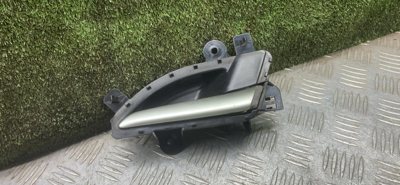 ручка внутренняя задняя правая Lada Vesta 1 поколение 2020, 1.6 л., бензин, МКПП, седан, 8450007743 - фото №1